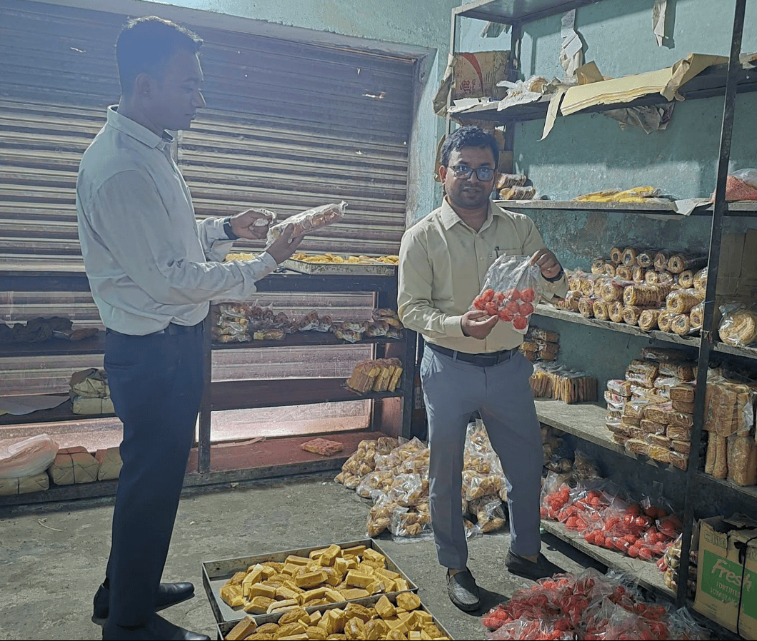 লামিয়া বেকারিতে অভিযান, ১০ হাজার টাকা জরিমানা ও কারখানা সিলগালা