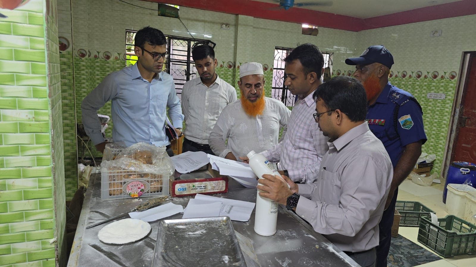 বগুড়ায় নূর বেকারিকে ৬০ হাজার টাকা জরিমানা