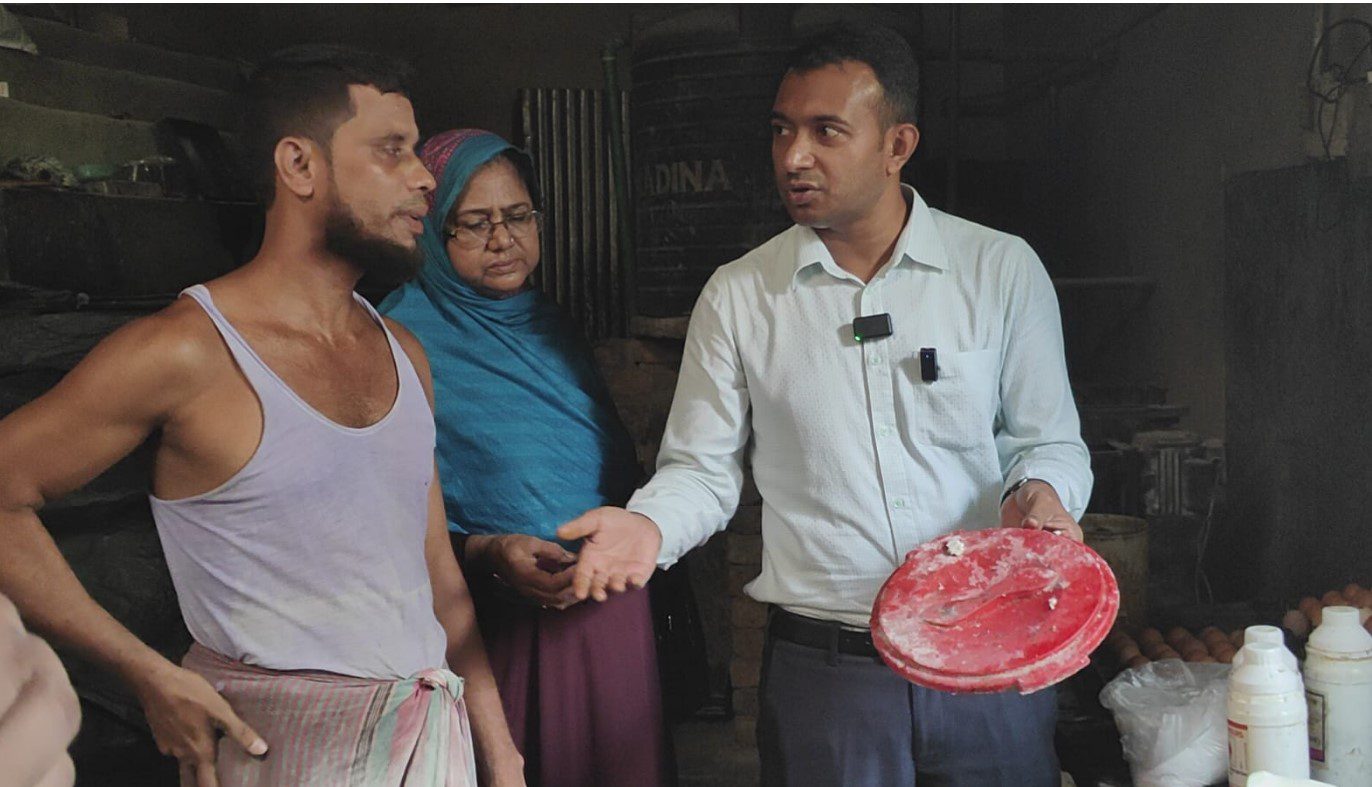 বগুড়ার শেরপুরে দুই বেকারিতে অভিযান, ৫০ হাজার টাকা জরিমানা